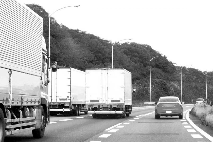 物流トラック（画像：写真AC）