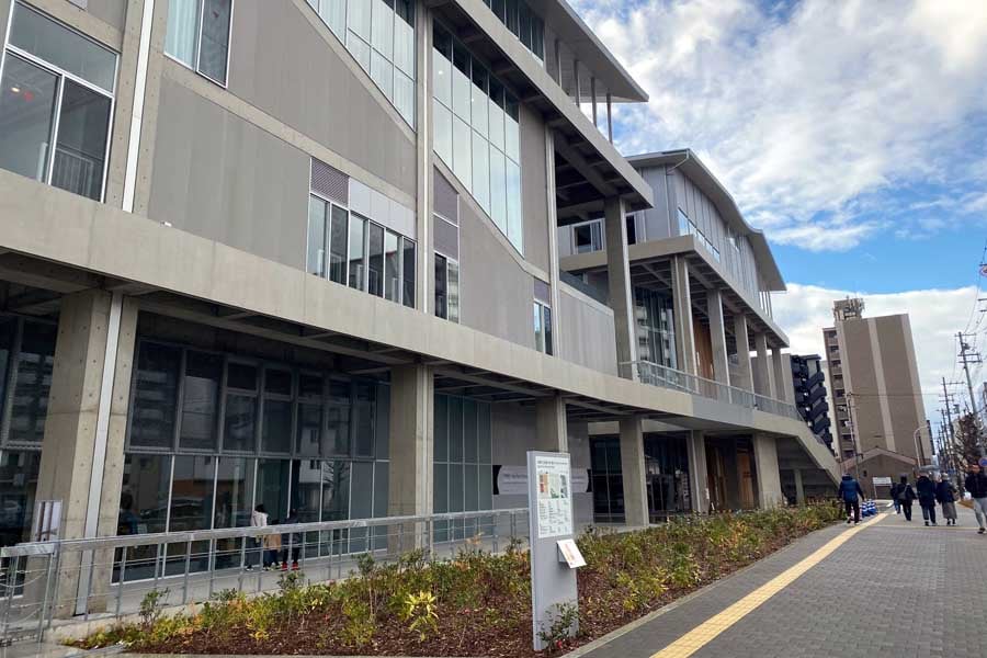 これまで開発の手が及ばなかった崇仁地区に移転した京都市立芸術大（画像：高田泰）