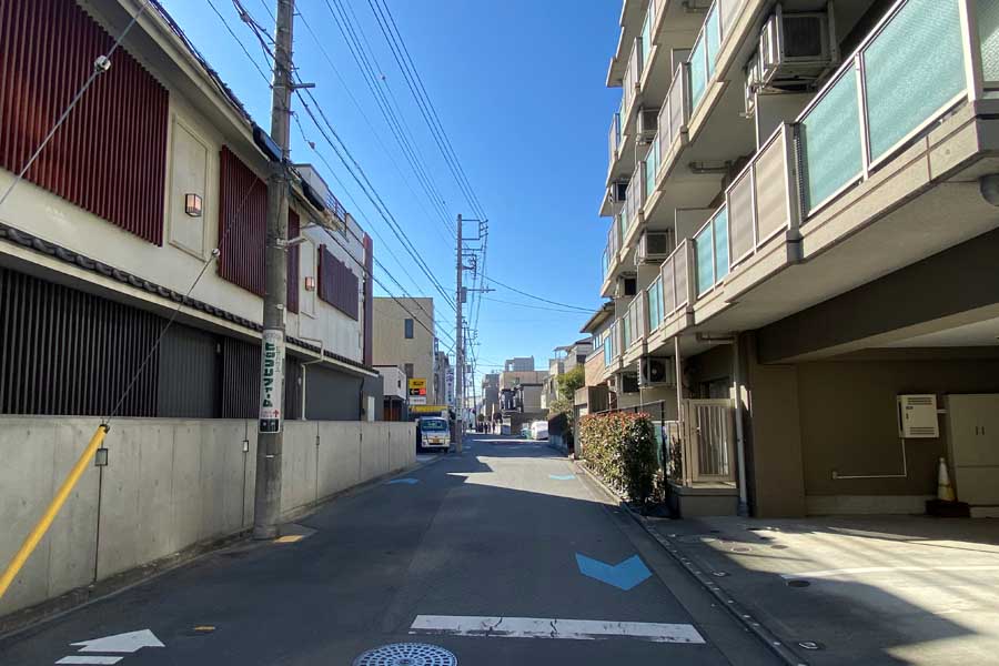 登戸駅南側は、ほとんど店舗もない住宅地になっている（画像：昼間たかし）