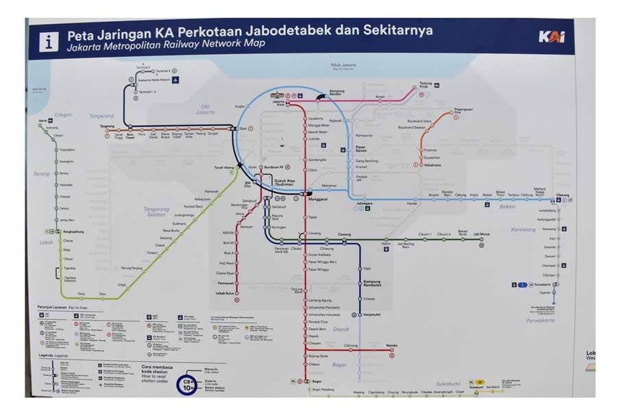 ジャカルタ首都圏の通勤鉄道網。将来的な計画線が薄い線で示されている(画像:高木聡)