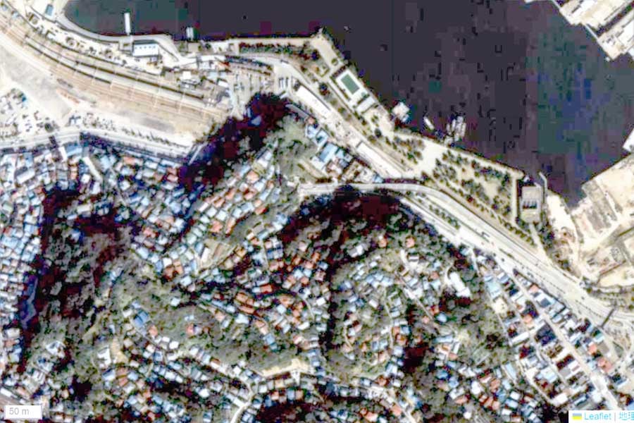 1990年頃の「横須賀駅」周辺の航空写真（画像：国土地理院）