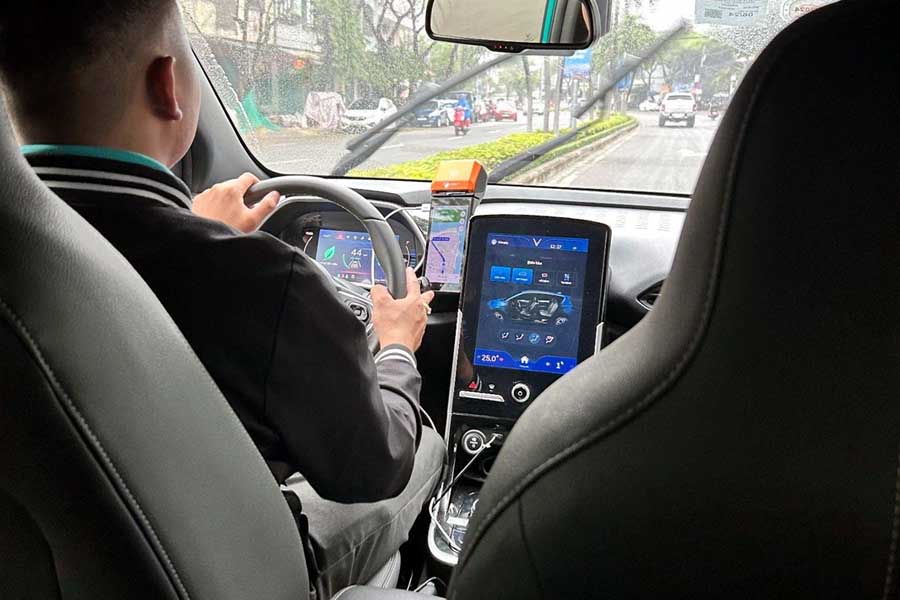 EVタクシーXANH SMの車内（画像：北森ヒトシ）