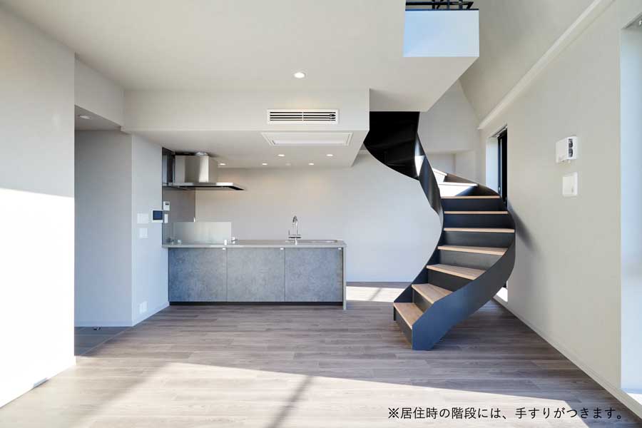 日本初のテスラ付き賃貸マンション「ルミークスイート恵比寿」（画像：コロンビア・ワークス）