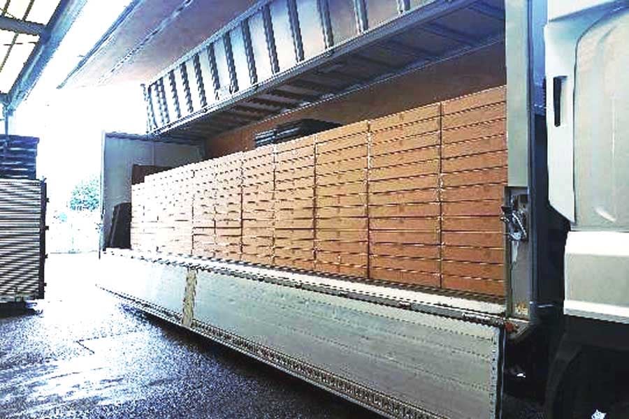 物流トラック（画像：写真AC）