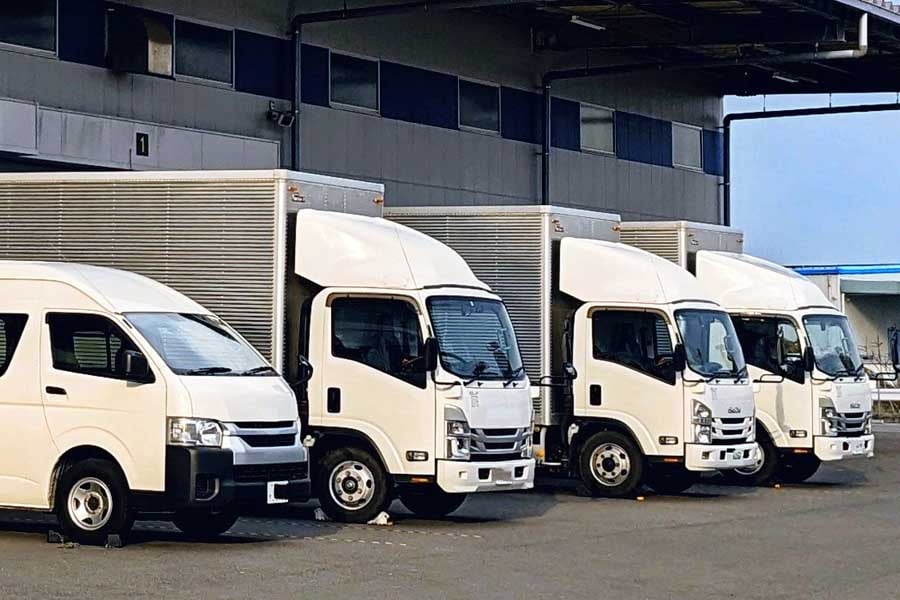 物流トラック（画像：写真AC）