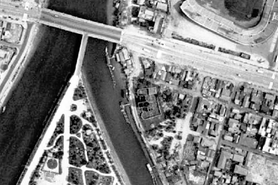 1963年頃の「原爆ドーム」周辺の航空写真（画像：国土地理院）