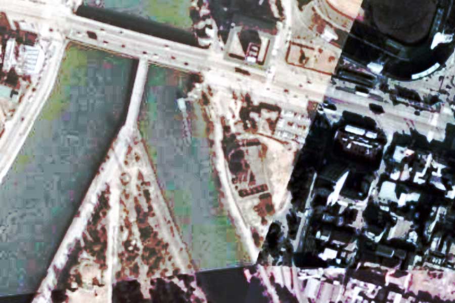 1975年頃の「原爆ドーム」周辺の航空写真（画像：国土地理院）
