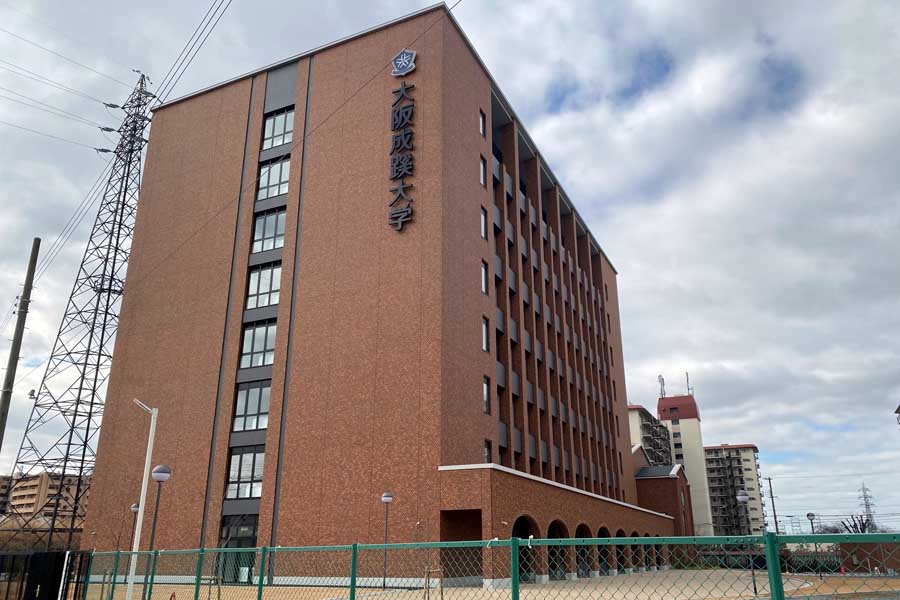 大阪市の阪急相川駅前に設けられた大阪成蹊大相川キャンパス（画像：高田泰）