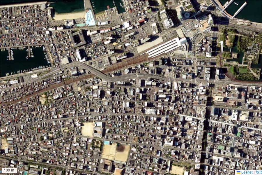 現在の「高松駅」周辺の航空写真（画像：国土地理院）