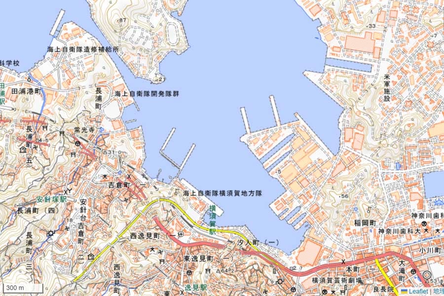 現在の「横須賀本港」周辺の地図（画像：国土地理院）