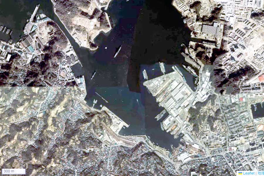 1975年頃の「横須賀本港」周辺の航空写真（画像：国土地理院）