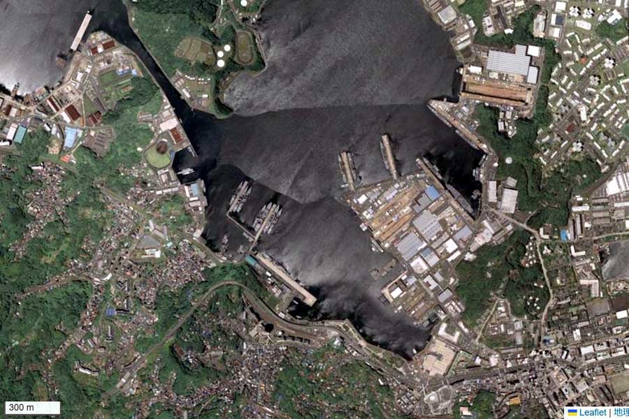 現在の「横須賀本港」周辺の航空写真（画像：国土地理院）