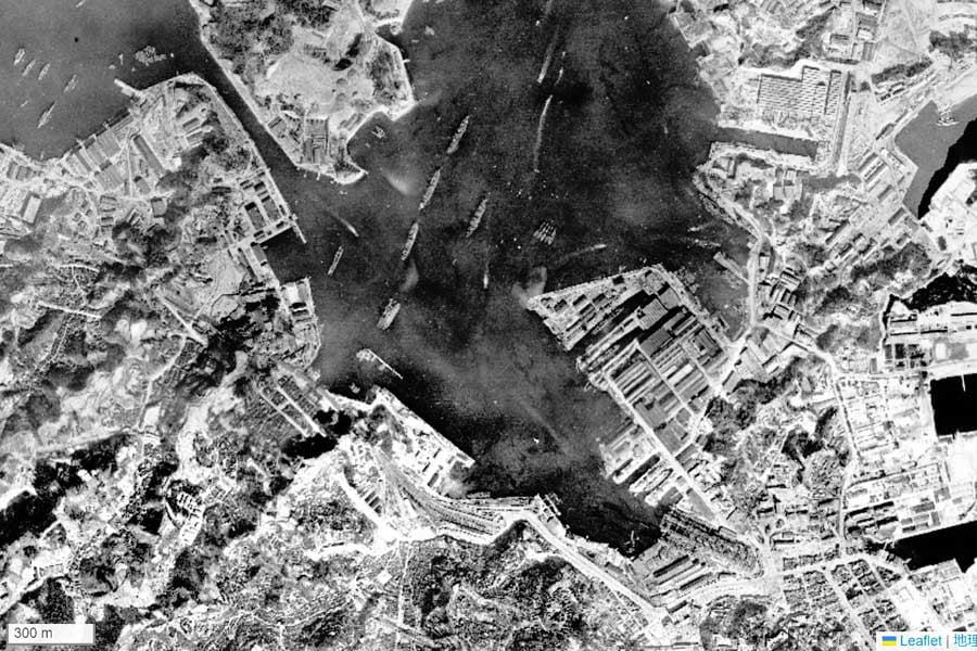 1947年頃の「横須賀本港」周辺の航空写真（画像：国土地理院）