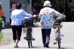 老後は「交通至便」な場所に住むべき？ 高齢者の移動手段についてデータで考える