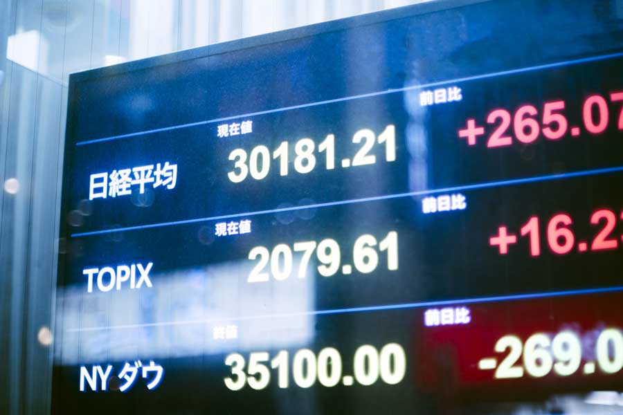 日経平均の電光掲示板のイメージ(画像:写真AC)