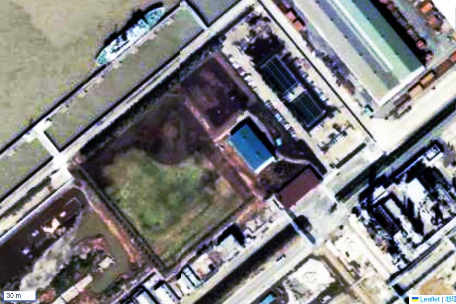 1980年頃に撮影された「三原橋地下街」周辺の航空写真（画像：国土地理院）