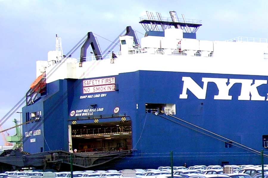 独ブレーマーハーフェン港に入港した日本郵船の自動車運搬船「ギャラクシー・リーダー」（画像：Garitzko）