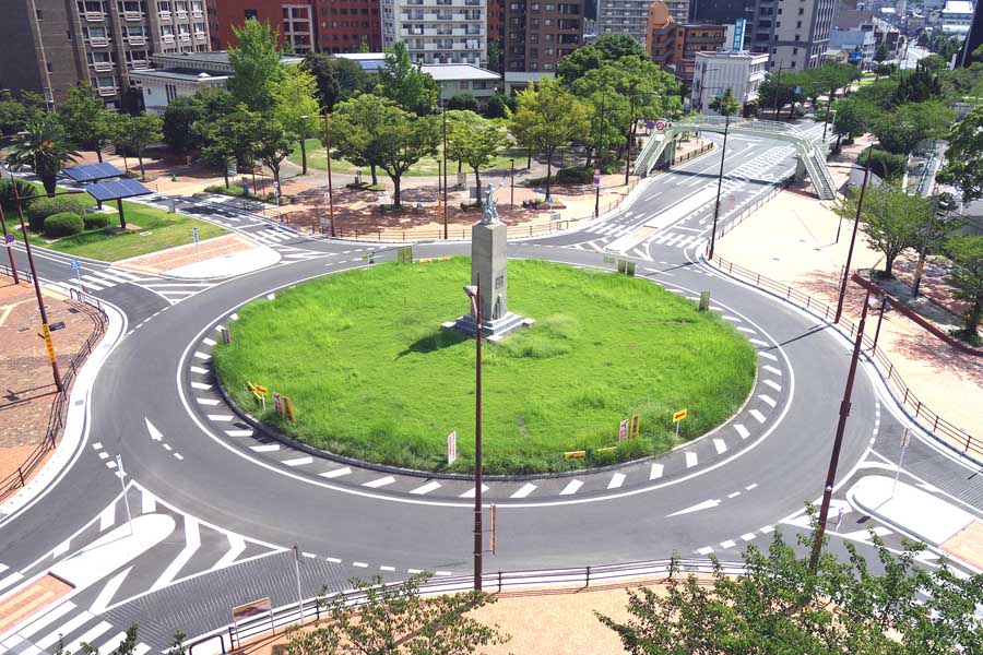 ラウンドアバウト（画像：写真AC）
