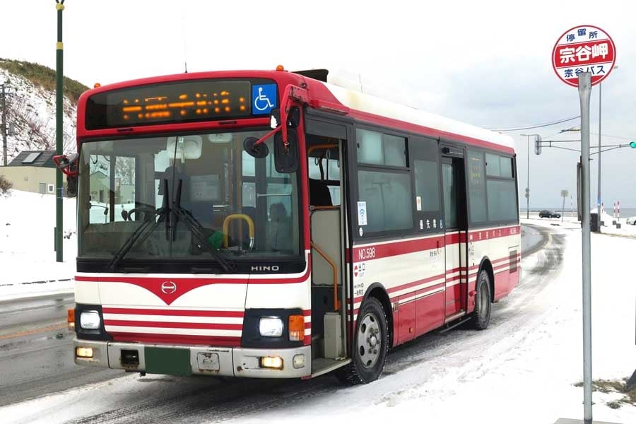 北海道内を走るバス(画像:写真AC)