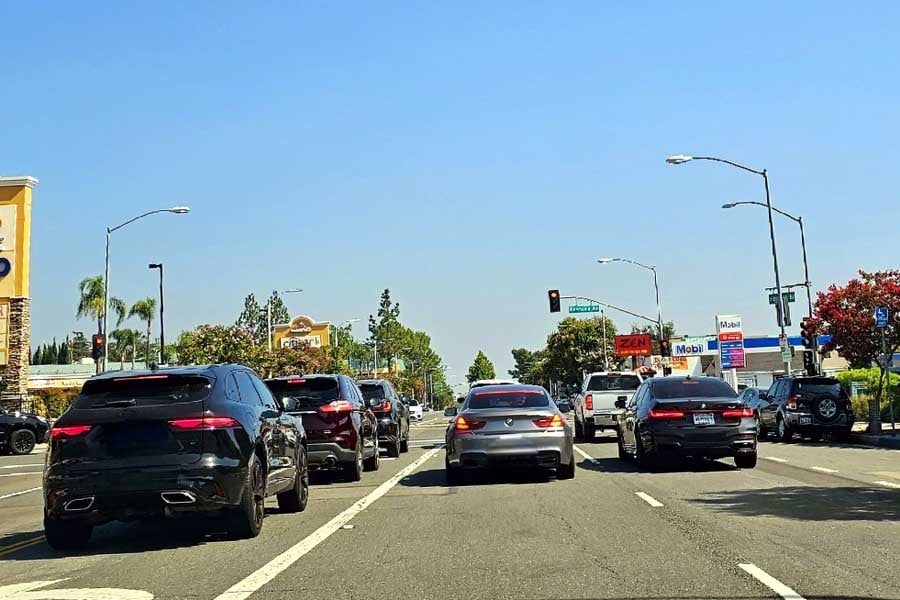 米国の道路（画像：写真AC）