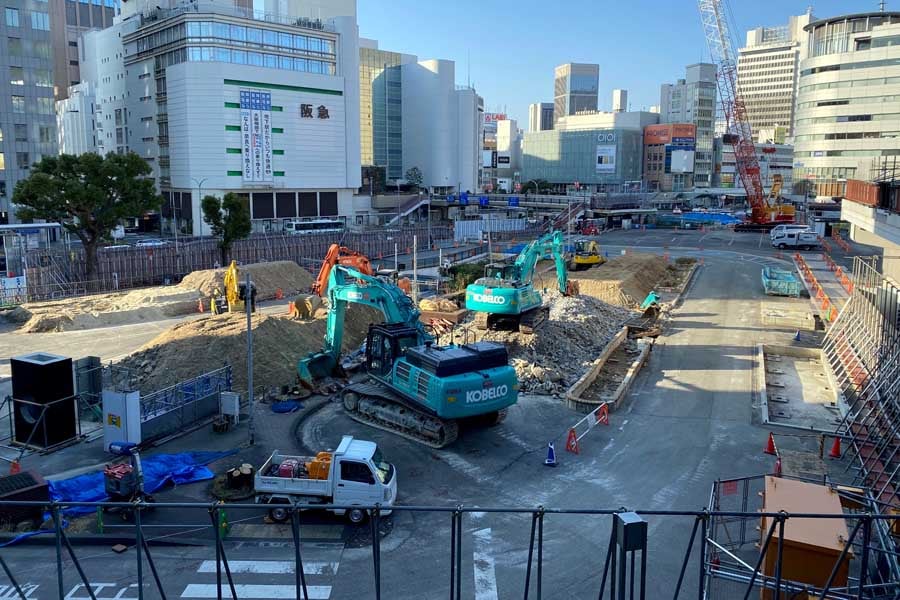 高層ビルに生まれ変わるJR三ノ宮駅の建て替え工事現場（画像：高田泰）
