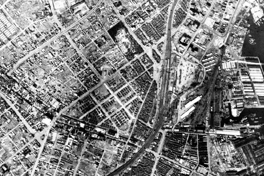 1947年頃の「神戸駅」周辺の航空写真（画像：国土地理院）