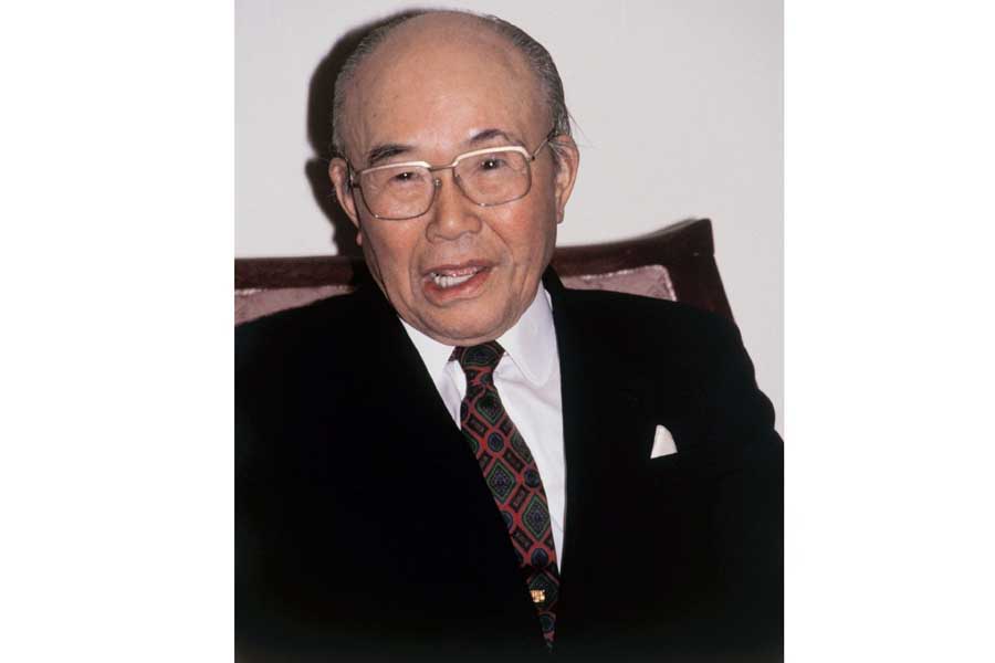 日本人として初めて米国の自動車殿堂入りし、記者会見する本田宗一郎・本田技研最高顧問（東京・大手町のパレスホテル）。1989年12月25日撮影（画像：時事）