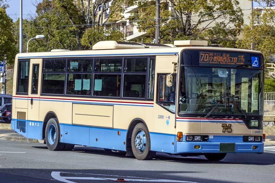 路線バス（画像：写真AC）