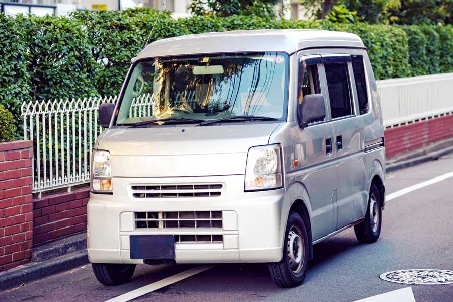 配達中の軽バンイメージ(画像:写真AC)
