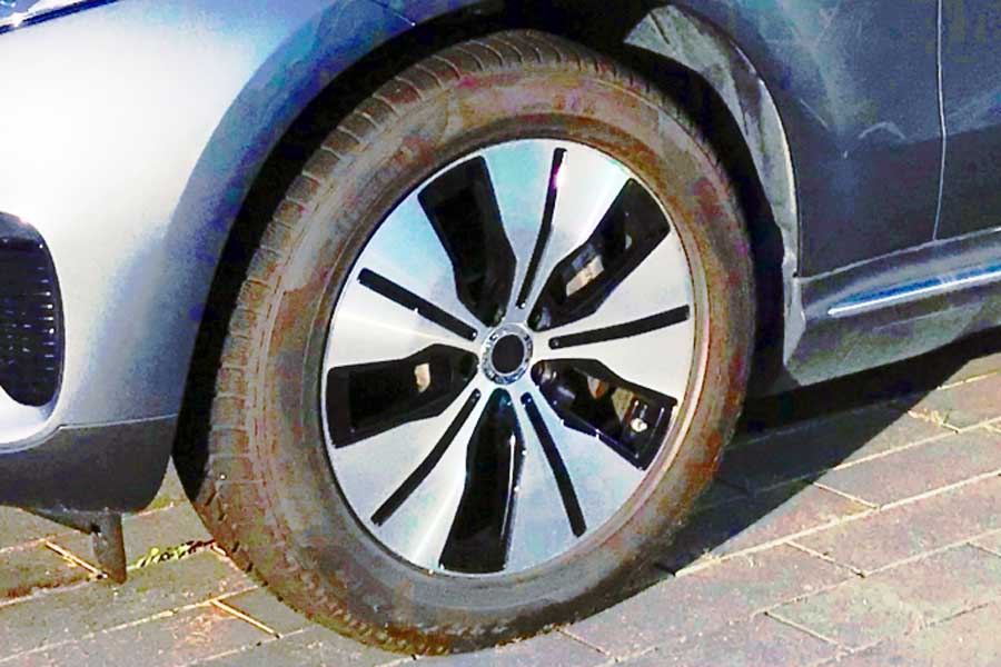 電気自動車のおしゃれなホイール（画像：写真AC）