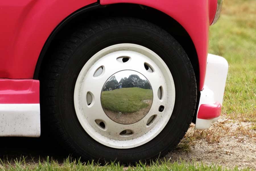 フォルクスワーゲンのホイール（画像：写真AC）