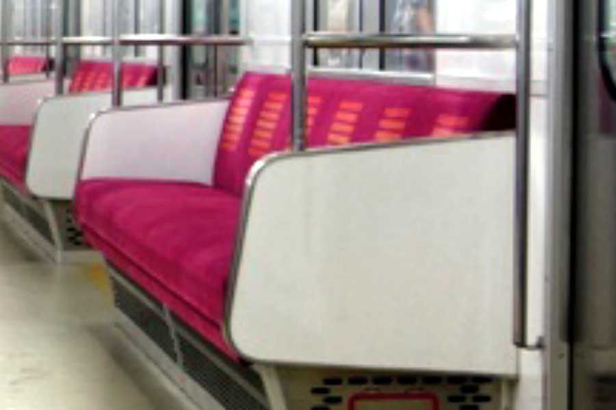 壁タイプの仕切り。「通勤型車両のユーザー評価の分析」より(画像:迫坪知広)