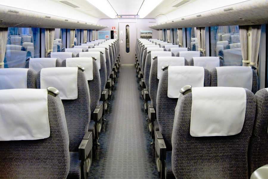 和倉温泉出発直前の「サンダーバード44号」普通車車内。2009年12月25日撮影（画像：大塚良治）