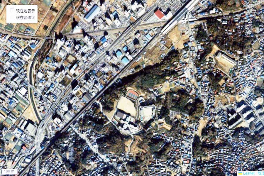 1990年頃に撮影された「新横浜駅」周辺の航空写真（画像：国土地理院）