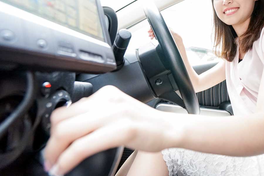 女性ドライバーのイメージ（画像：写真AC）