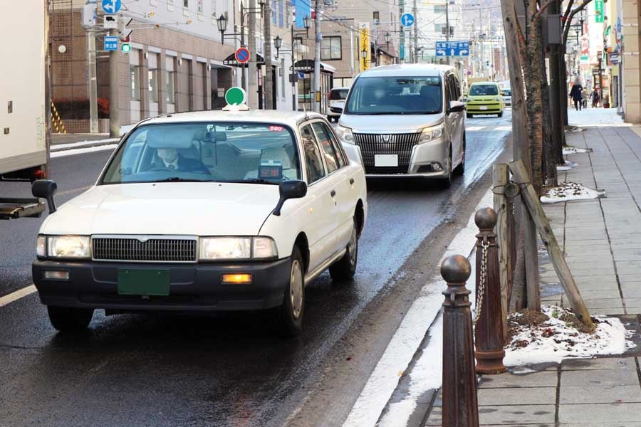 タクシー（画像：写真AC）