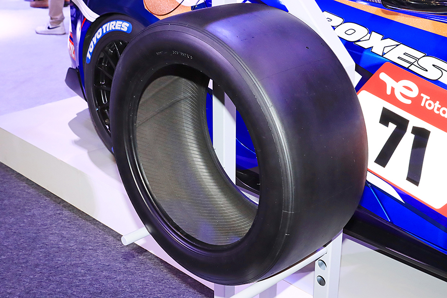 画像は東京オートサロン2024でのトーヨータイヤブースの様子