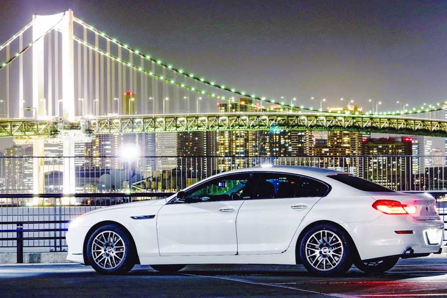 クルマのある風景（画像：写真AC）