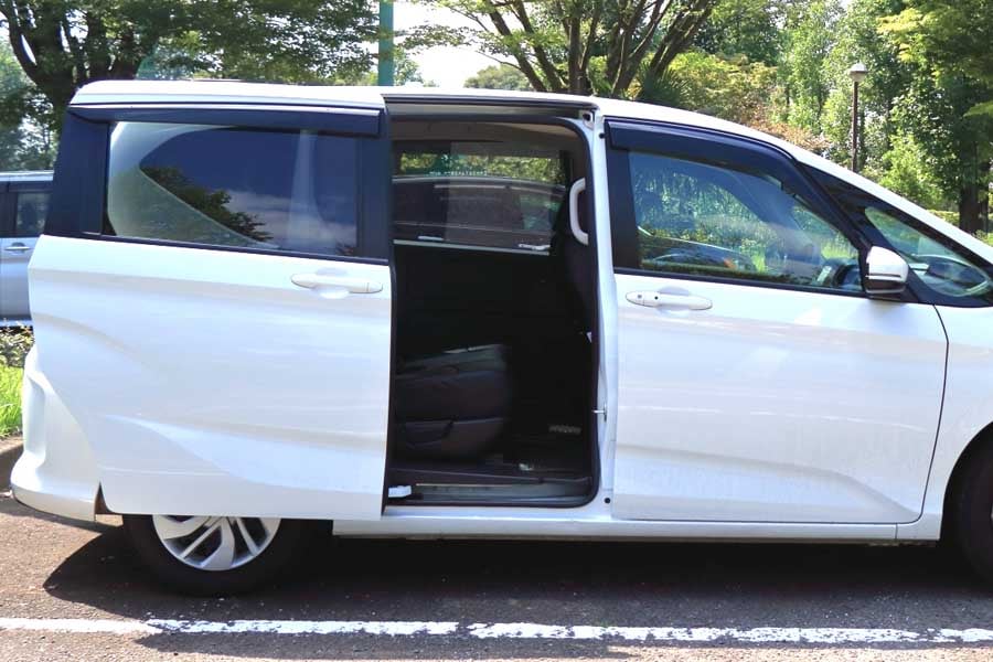 子育て世帯の自動車イメージ(画像:写真AC)