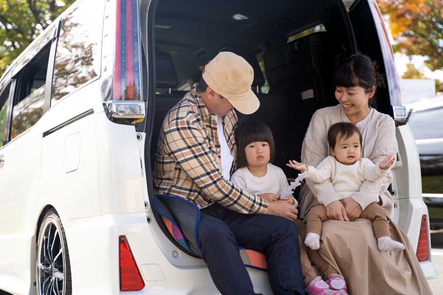 子育て世帯の自動車イメージ(画像:写真AC)