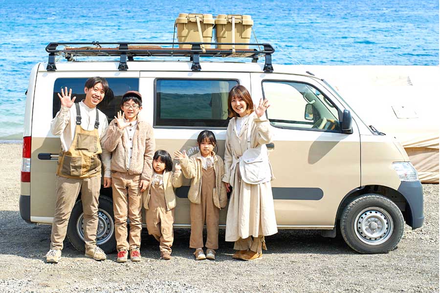 子育て世帯の自動車イメージ(画像:写真AC)