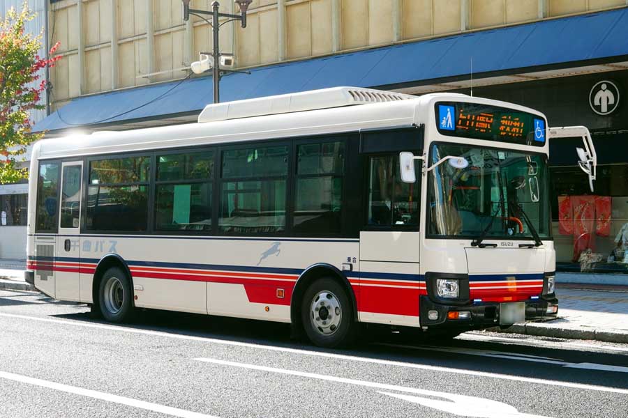 路線バス（画像：写真AC）