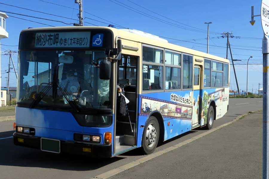 路線バス（画像：写真AC）