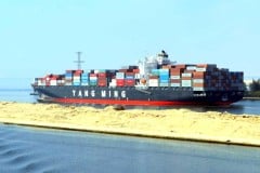 フーシ派の攻撃で商船が「スエズ運河」を避けているのに、なぜ海運は平穏を保っているのか？