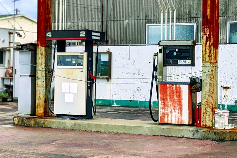廃業したガソリンスタンドのイメージ（画像：写真AC）