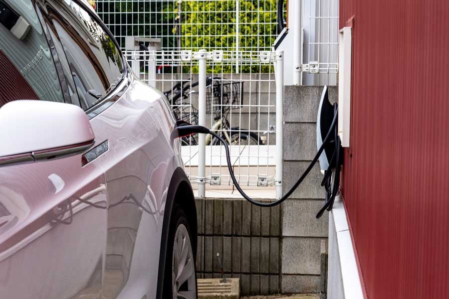 EVの自宅充電のイメージ（画像：写真AC）