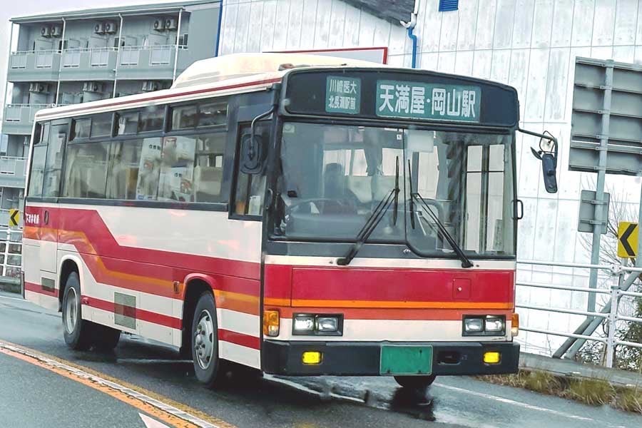 路線バス（画像：写真AC）