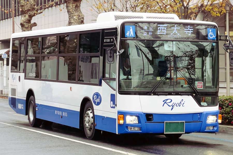 路線バス（画像：写真AC）