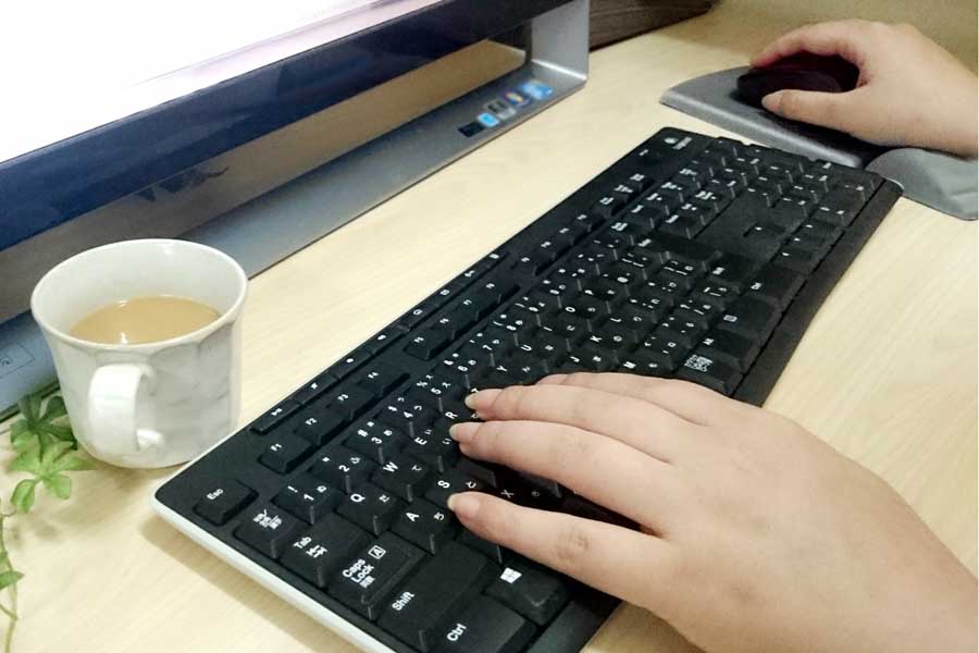 ネットで予約などができるオンラインタイヤ交換サービス（画像：写真AC）