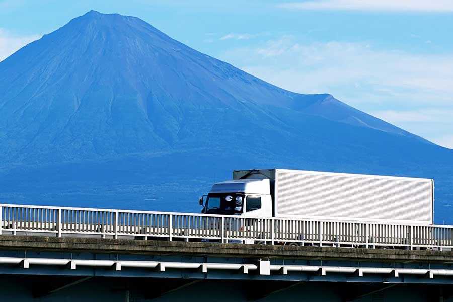 物流トラック（画像：写真AC）